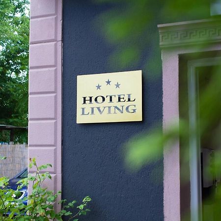 Hotel Living Suto Orizari Exteriör bild