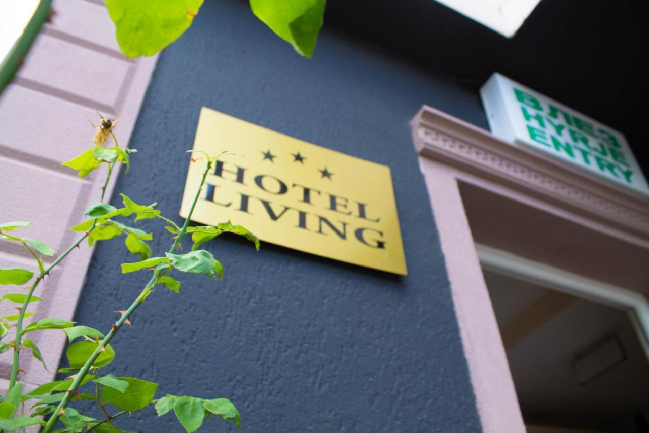 Hotel Living Suto Orizari Exteriör bild