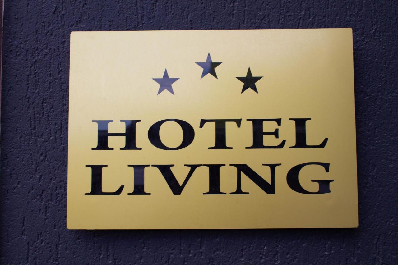 Hotel Living Suto Orizari Exteriör bild